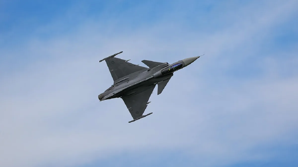Gripeny na silnicích a tři jednání: Ukrajina kreslí nové nebe