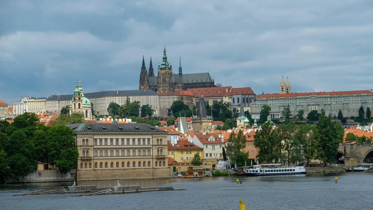 Pražský hrad navštívilo loni nejvíc návštěvníků v historii