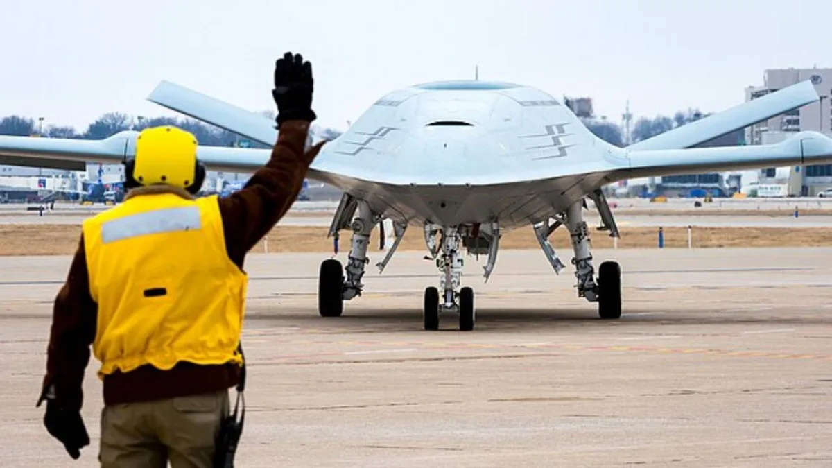 Když taxuje dron — MQ‑25A zkouší nahradit člověka na palubě