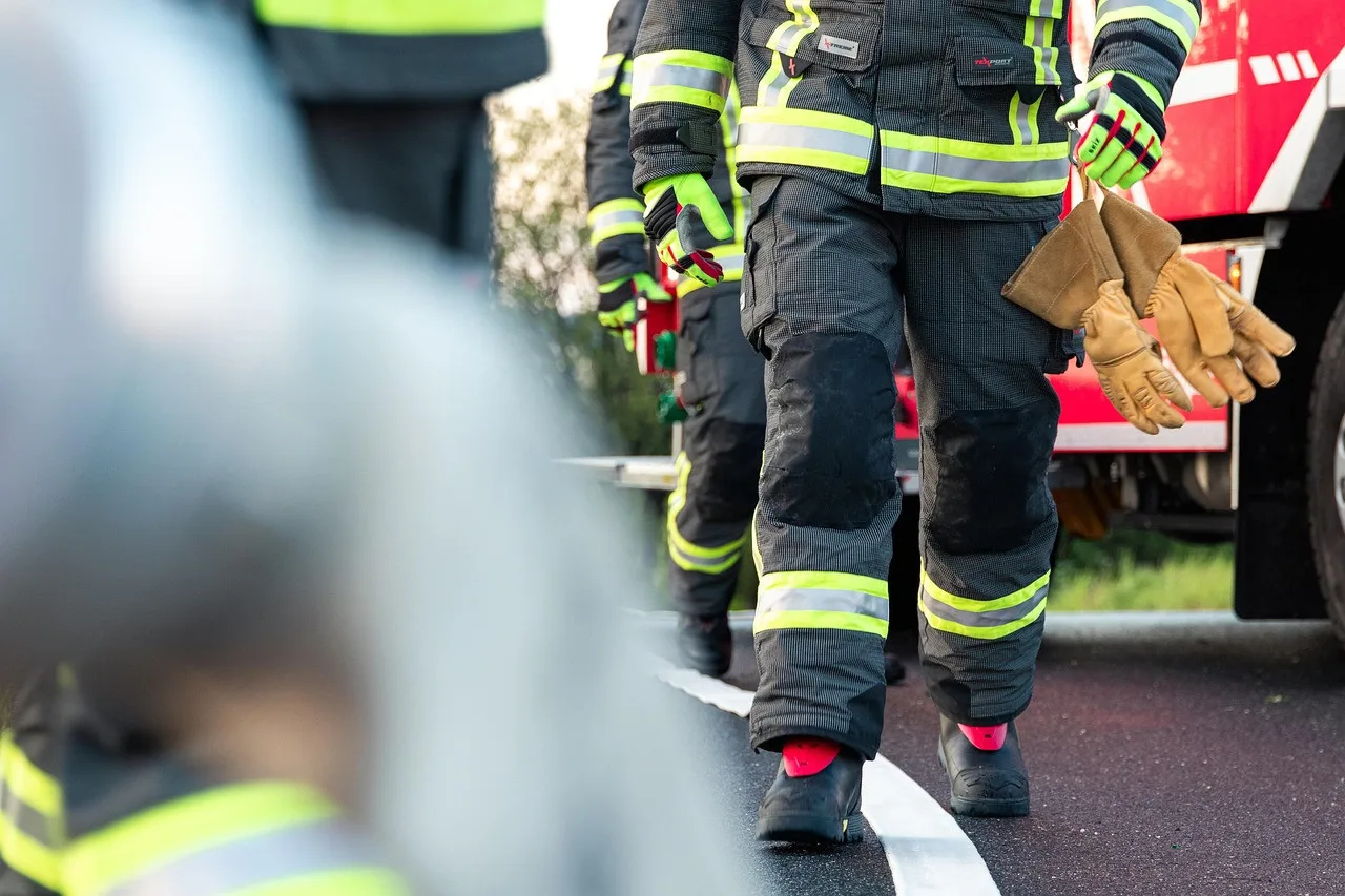 Stát přidá policii i hasičům, nástupní plat má být 50 tisíc