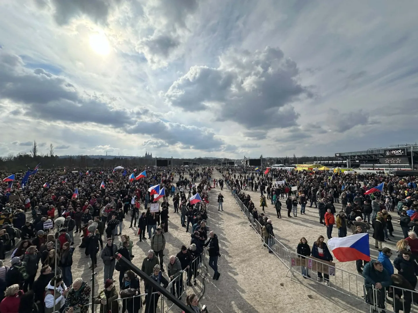 Protivládní demonstrace Milionu chvilek zaplnila Letnou, dorazily desítky tisíc lidí