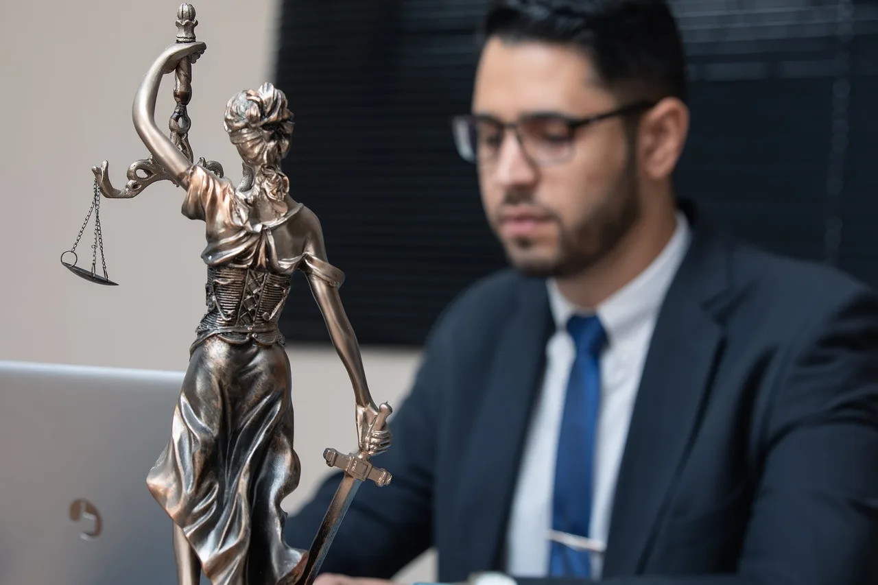 Řešíte jako podnikatel právní problémy? Pomoci může pojištění