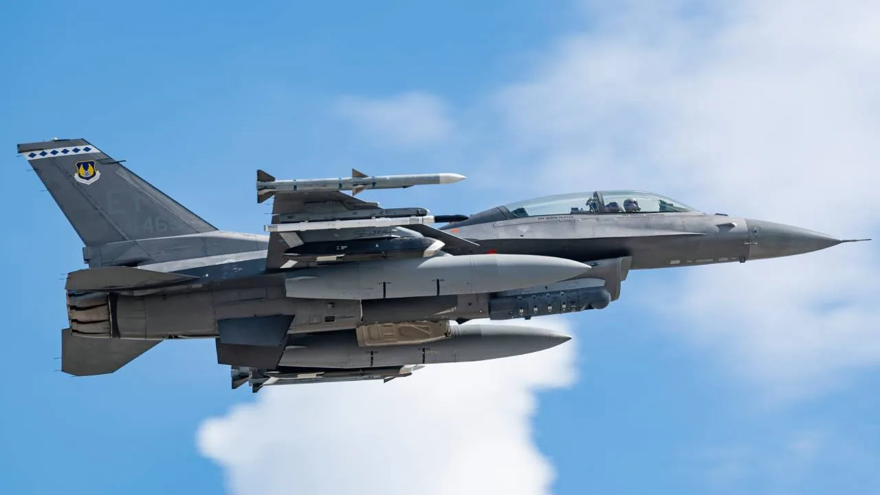 Letoun F-16 prověřil novou střelu v březnových testech