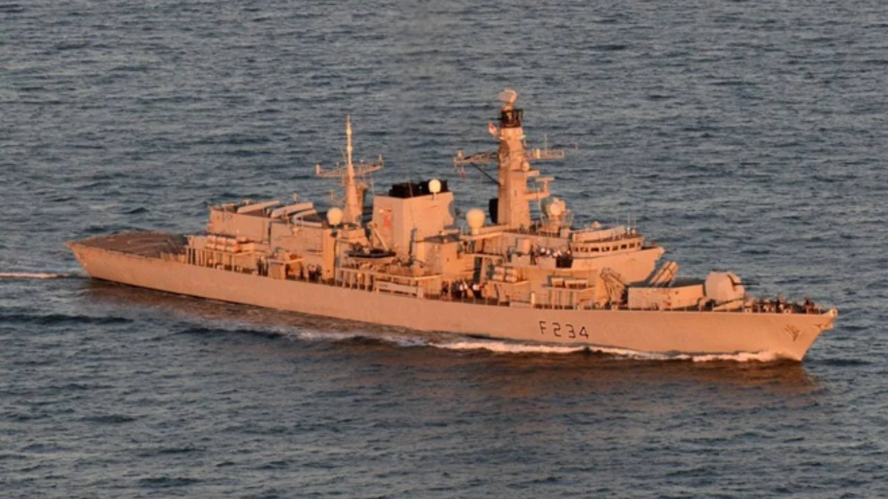 HMS Iron Duke mizí z flotily, Royal Navy řeší nedostatek fregat