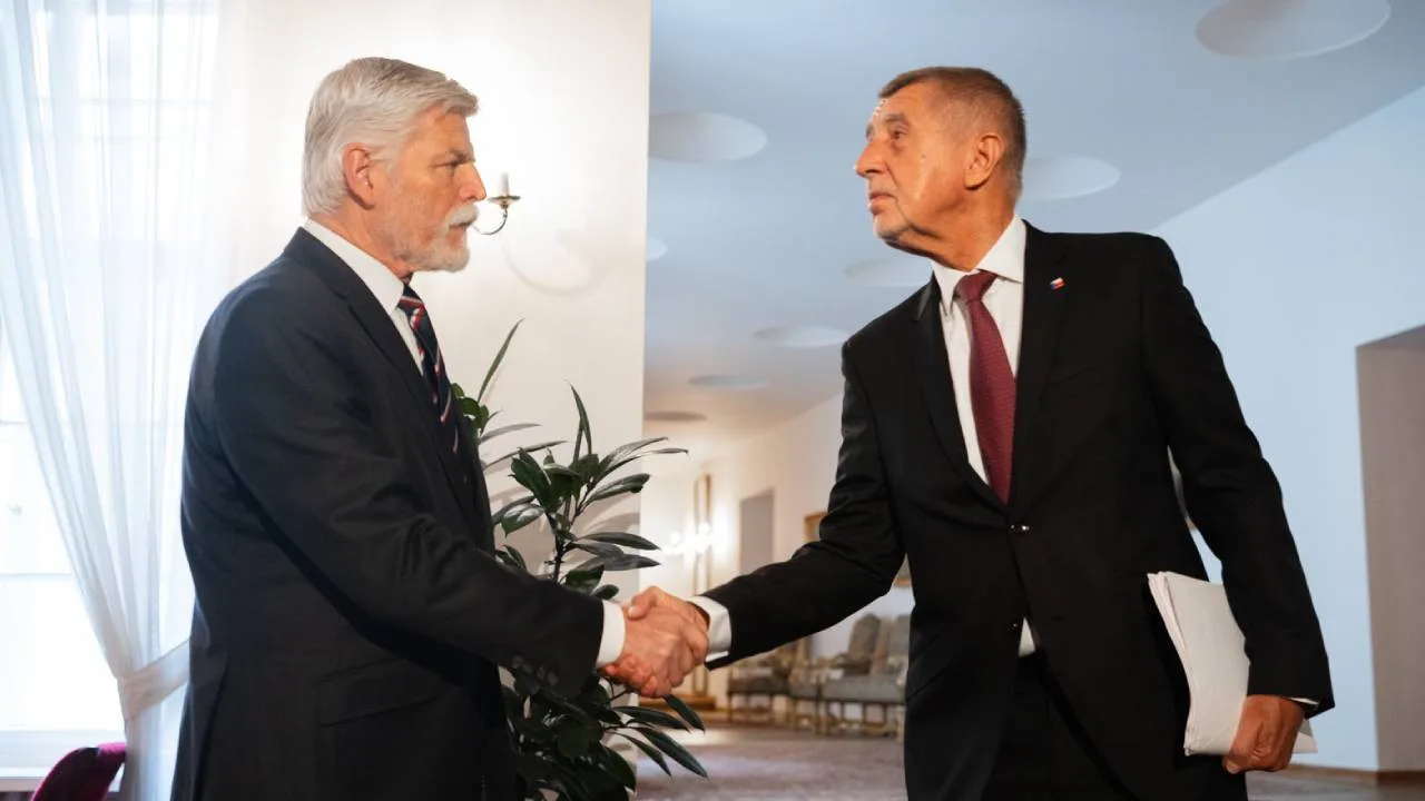 Summit NATO: Veřejnost preferuje zastoupení premiérem, následuje prezident
