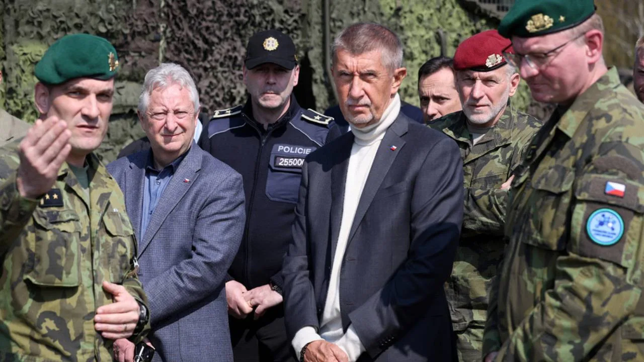 Obranné výdaje pod drobnohledem: Česko balancuje na hraně aliančních závazků