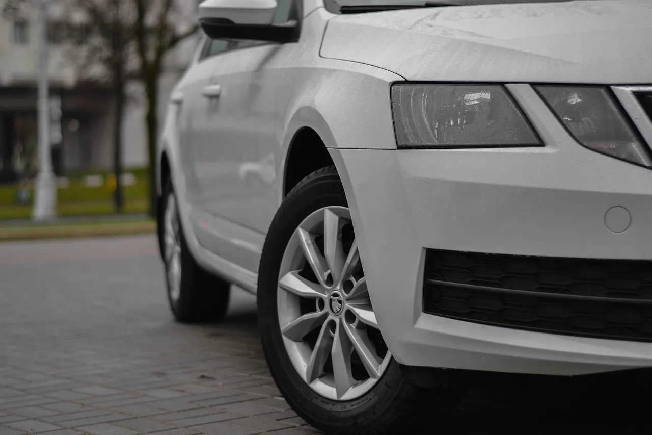 Výroba aut v Česku překonala půl milionu, elektrifikace dosáhla 41 %