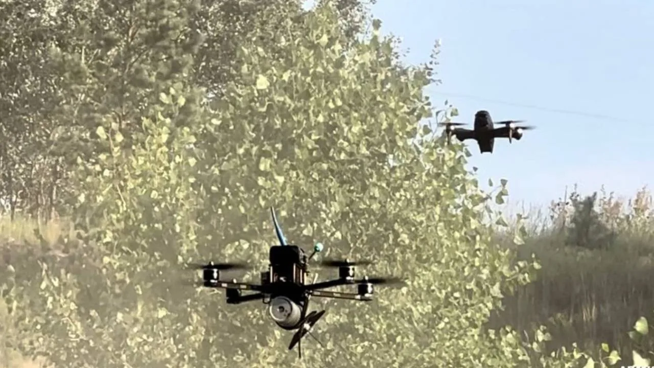 Evropští piloti FPV dronů poprvé společně cvičili