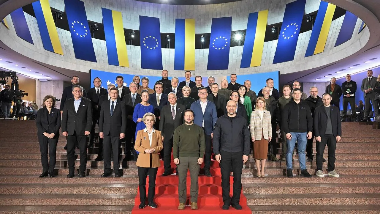 Ukrajina nemá čekat na NATO. Eurokomisař ji chce v obraně Evropy