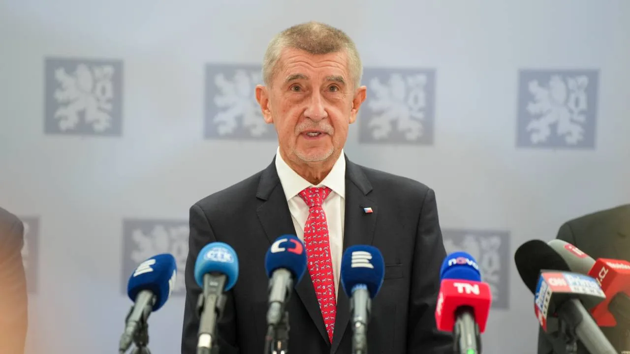 Česko navýší obranné výdaje o 36 miliard Kč, uvedl Babiš na summitu NATO