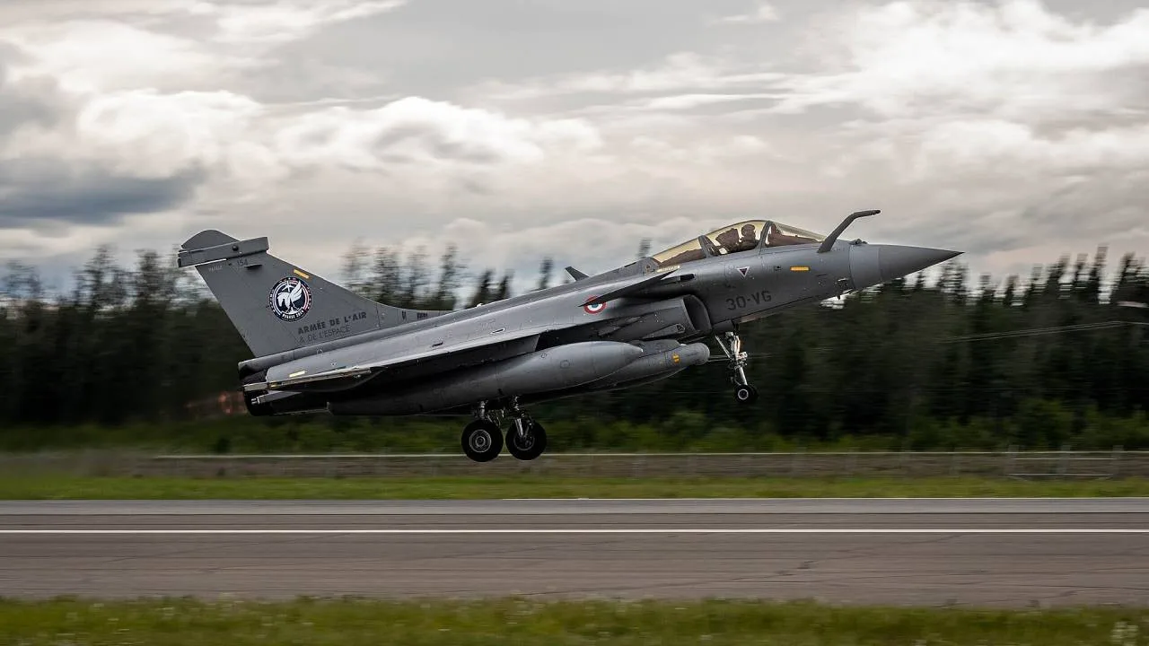Francouzské Rafale vyrazí přes Arktidu a Pacifik až do Egypta