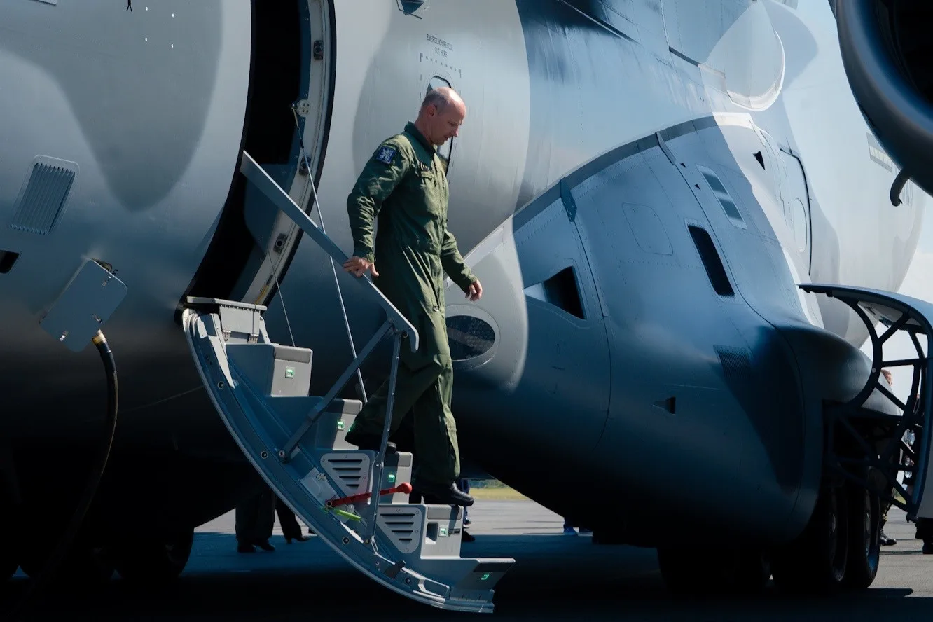 FOTO: Armáda si převzala první dopravní letoun Embraer. Podívejte se, jak vypadá uvnitř