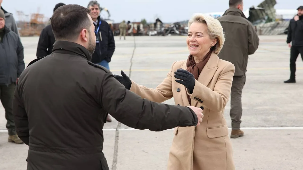 EU uvolnila Ukrajině 3,47 miliardy eur na drony a Gripeny