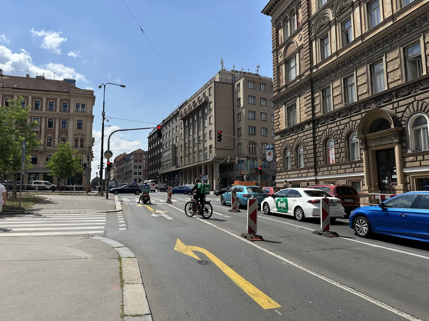 Bezohledná, agresivní, neohleduplná jízda. Policie popsala Turkovu nehodu