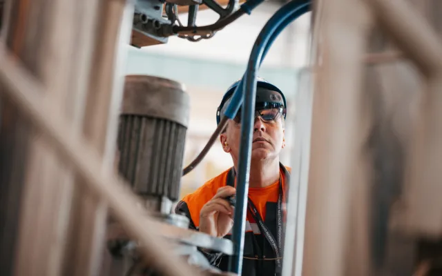 Technikům v Jaderné elektrárně Temelín pomáhají při práci brýle s rozšířenou realitou