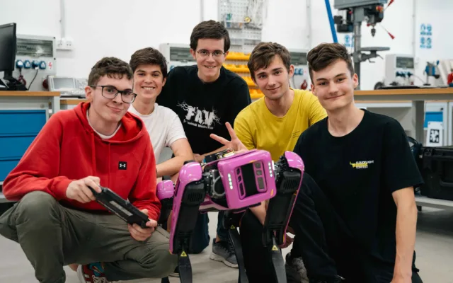 Univerzita ukáže veřejnosti nové roboty, třeba ten, který zastřihává vinice. Chybět nebude ani robopes SPOT