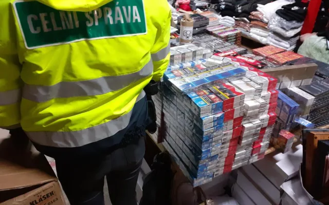 Jiné nekolkované cigarety zabavené na tržnici