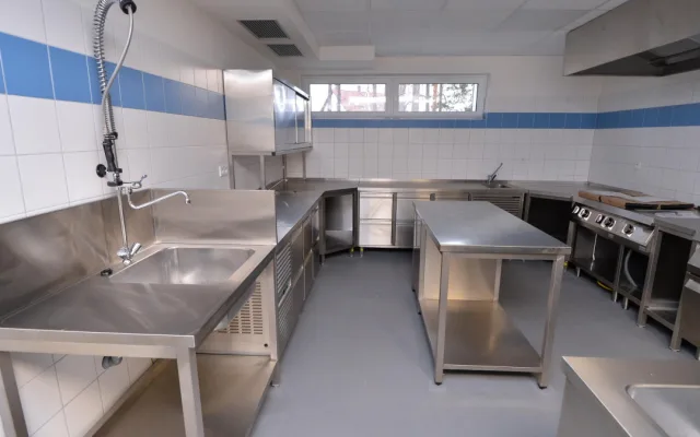 Sportovní areál Prokopávka v Plzni má nové šatny a restauraci. Investice přesáhla 30 milionů korun