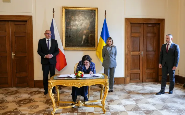 Filozofická fakulta UK bude spolupracovat s Ukrajinou, mimo jiné i v boji proti dezinformacím