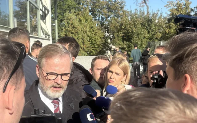 Po sečtení třetiny okrsků vedlo ANO před Spolu, STAN, SPD, Motoristy a Piráty