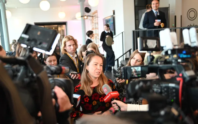 Po sečtení třetiny okrsků vedlo ANO před Spolu, STAN, SPD, Motoristy a Piráty