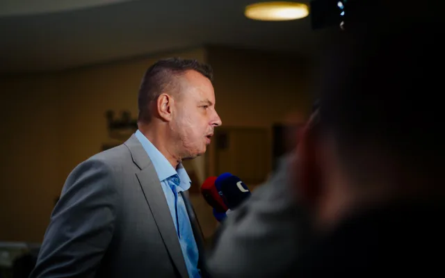 Po sečtení třetiny okrsků vedlo ANO před Spolu, STAN, SPD, Motoristy a Piráty