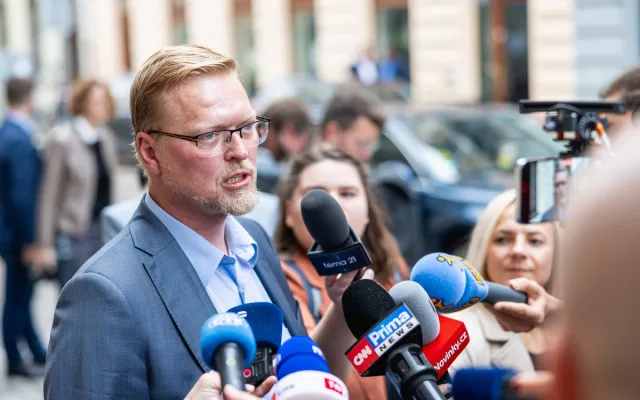 Po sečtení dvou třetin okrsků vedlo ANO před Spolu, STAN, SPD a Piráty
