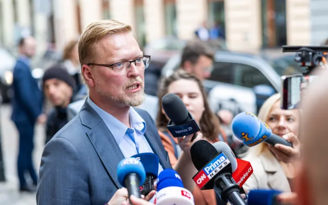 Po sečtení dvou třetin okrsků vedlo ANO před Spolu, STAN, SPD a Piráty