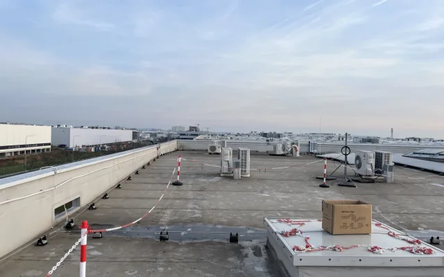 VIDEO: Na průmyslových halách v Brně a Blučině vyrostly obří solární elektrárny