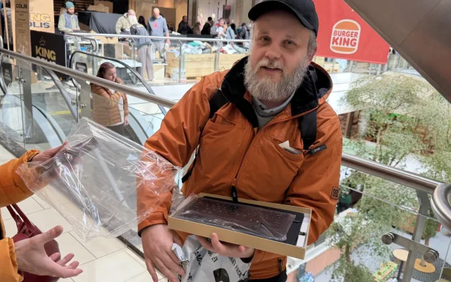 Lidé rozbalují poklady i naprosté bizáry. Adrenalinový hon na balíčky odstartoval