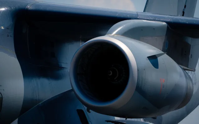 FOTO: Armáda si převzala první dopravní letoun Embraer. Podívejte se, jak vypadá uvnitř