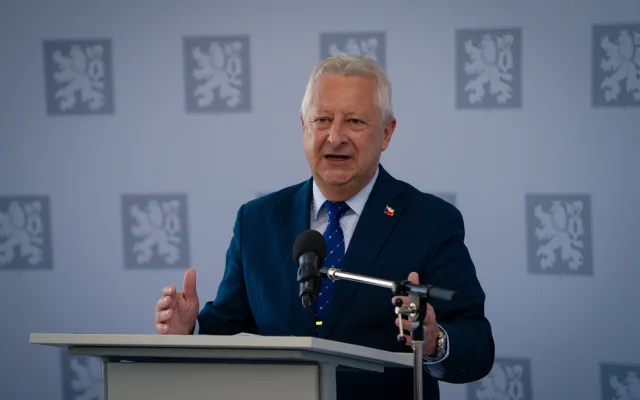 FOTO: Armáda si převzala první dopravní letoun Embraer. Podívejte se, jak vypadá uvnitř