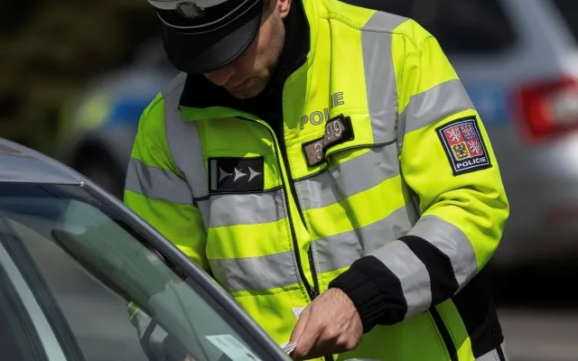 Řidič se po dechové zkoušce snažil policisty uplatit. Nabídl jim 50 tisíc korun