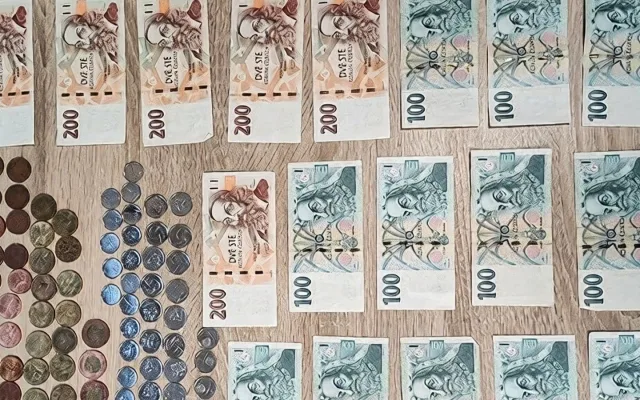 Peněženka plná peněz se vydala na neplánovaný výlet po městě bez vědomí majitele