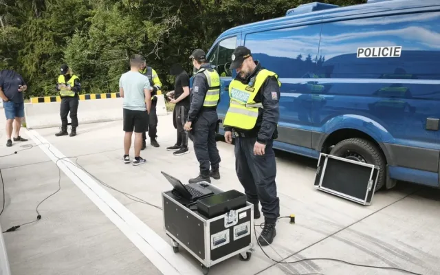 Lovy na nelegální migranty v kraji: Policisté nasadili i detektor srdce