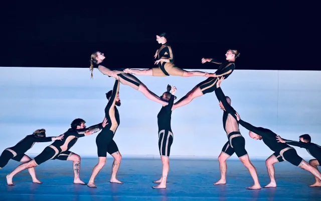 Na Letné začíná festival nového cirkusu, zve ke sledování zatmění