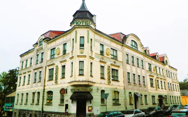 Aš chce vyhlásit referendum kvůli koupi hotelu Goethe, obává se ubytovny