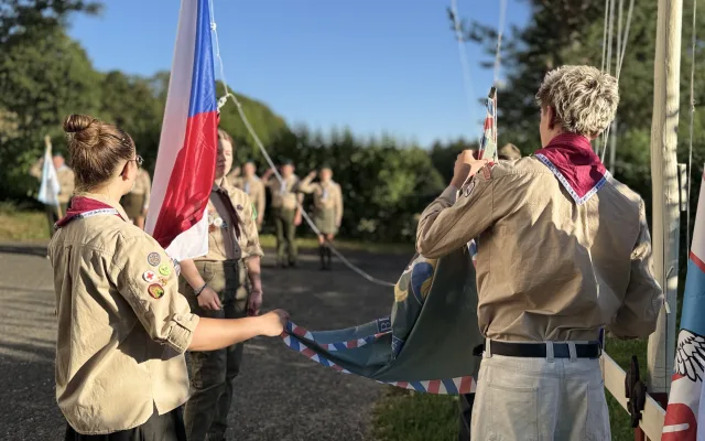 Praktické dovednosti i dobrá fyzička. Na Šumavě trénují budoucí skautské vedoucí