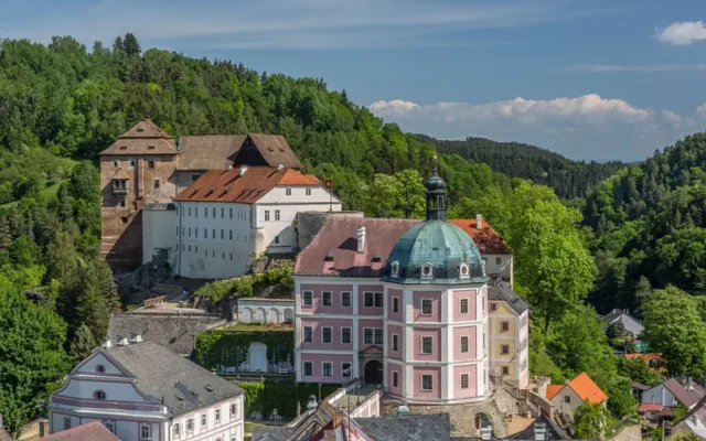 Zámek a hrad Bečov měl dnes dvojnásobek návštěvníků, využili vstupu zdarma