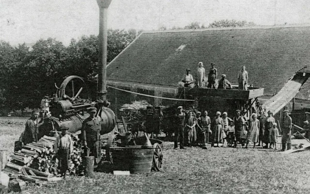 DRBNA HISTORIČKA: Po žních přišlo mlácení obilí, těžká práce s rizikem
