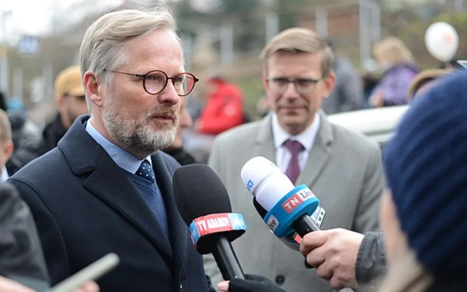 Premiér Fiala chce odložit evropský emisní systém pro dopravu a vytápění