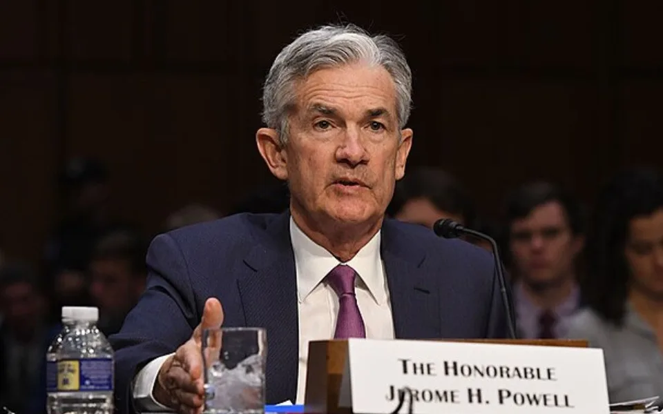 Fed by v listopadu mohl opět snížit úrokové sazby