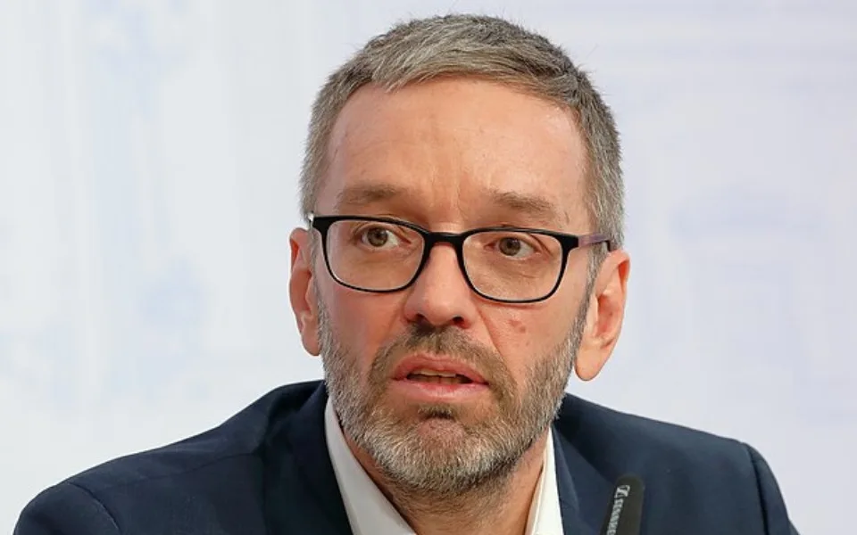 Rakouské volby 2024: FPÖ na vzestupu, tradiční strany ztrácí