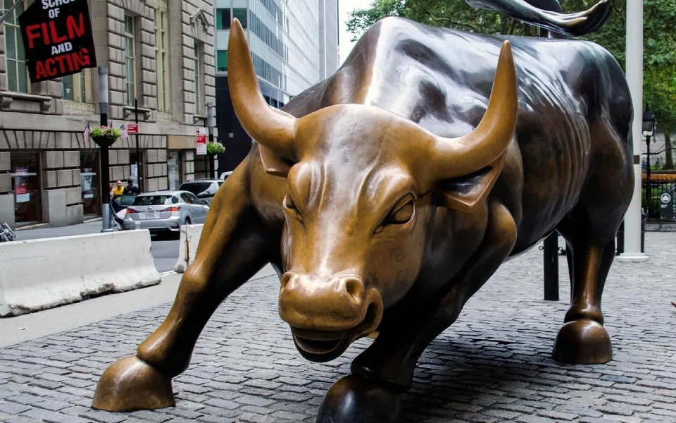 KOMENTÁŘ: Proč se evropským firmám nedaří konkurovat na globálním trhu? Nejde jen o regulace, Evropě chybí Wall Street