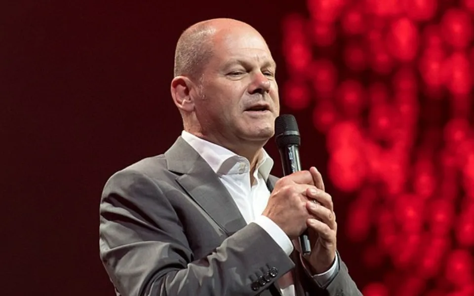 Němečtí automobiloví výrobci by se neměli bát konkurence z Číny, říká Scholz