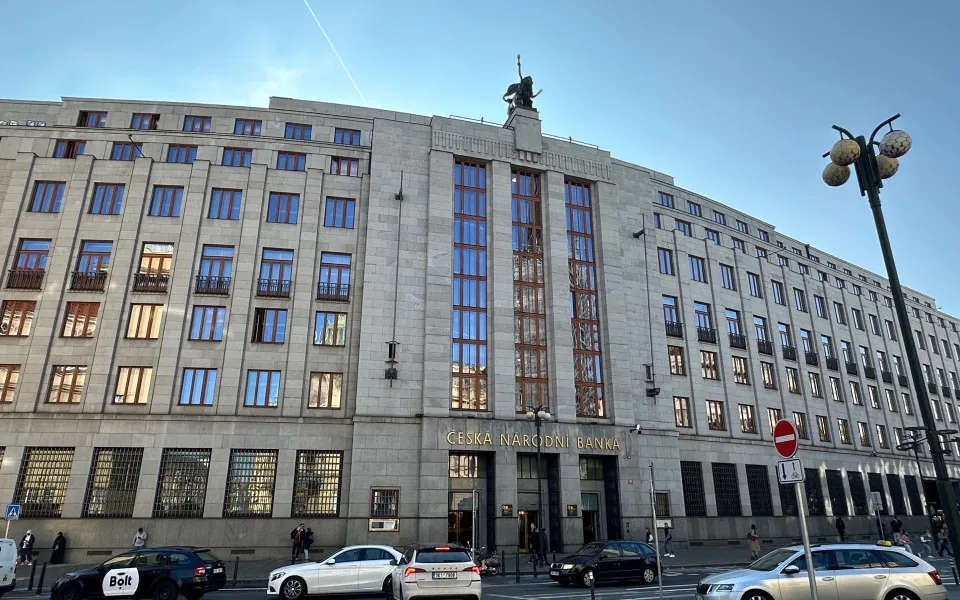 ČNB vydala varování před podvodnými investičními platformami