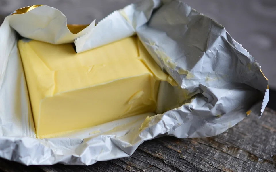 Výrazné zdražení másla ovlivňuje český trh, cena za 250 gramů dosahuje 70 korun
