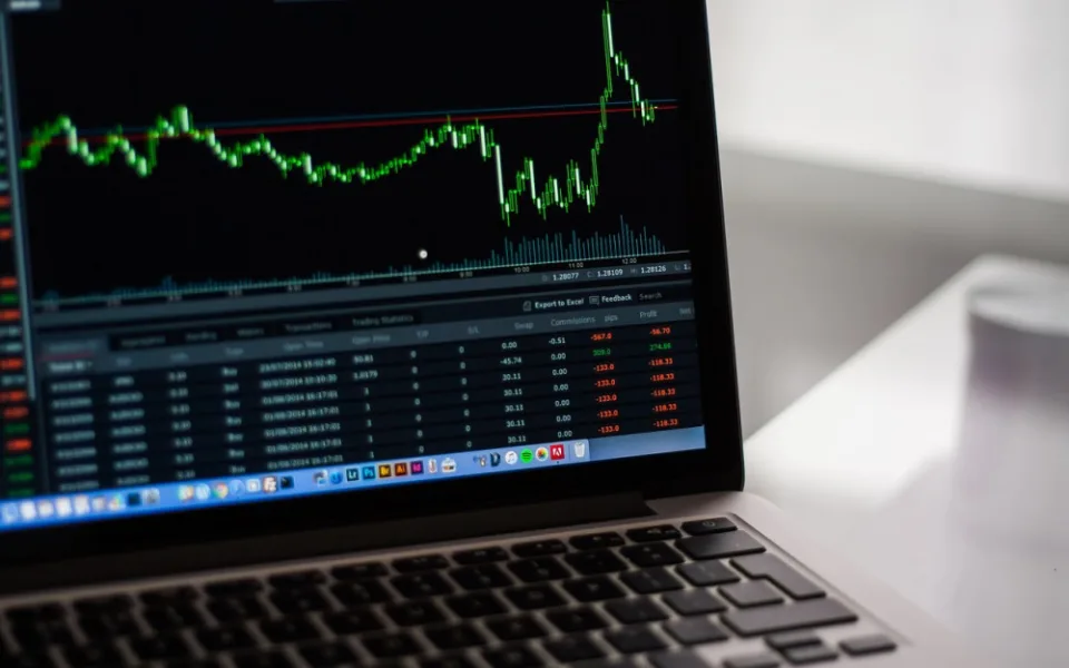 KOMENTÁŘ: Umí Češi investovat? Podívejme se na deset nejčastějších omylů