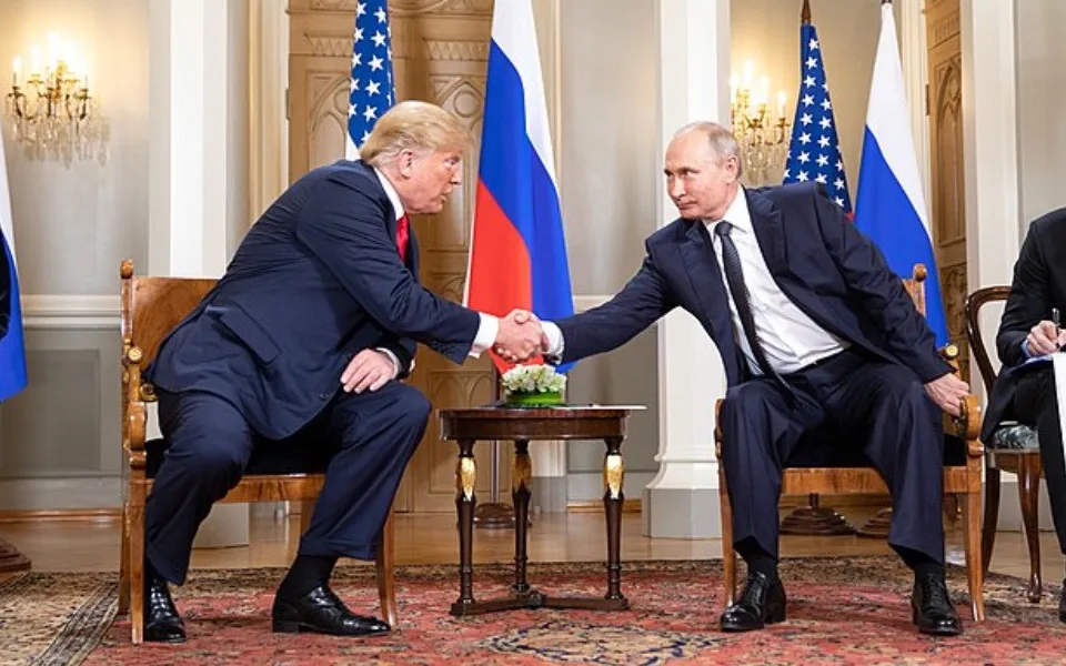 Trump a Putin telefonovali: Diskutovali o míru v Evropě a válce na Ukrajině