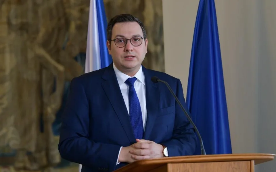 Česko evakuuje diplomaty, varuje před cestami do Sýrie
